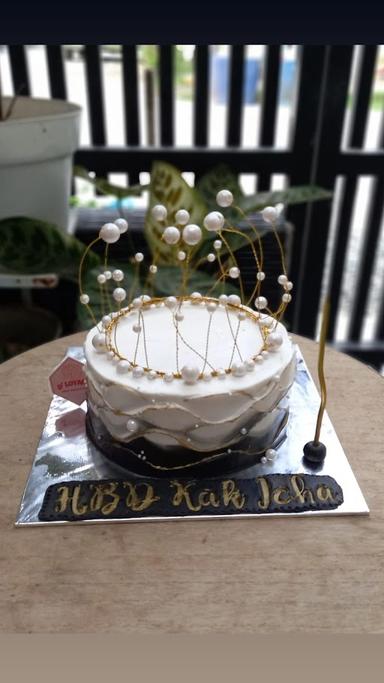 RAUFA D'LOYANG CAKE