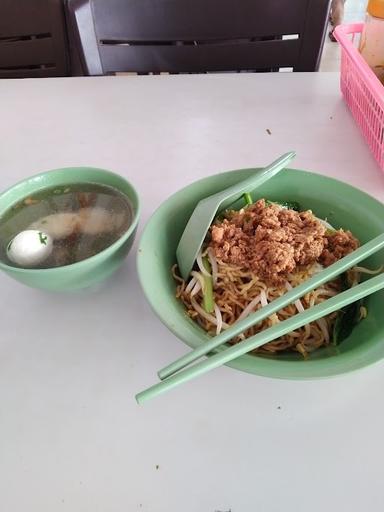 MIE PANGSIT AYAM BANGKA MISTER ONG AVIARI