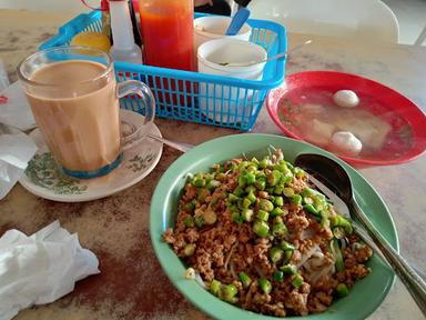 MIE PANGSIT AYAM BANGKA MISTER ONG PASAR SP