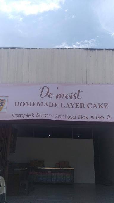 DE'MOIST LAYER CAKE