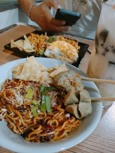 MIE MELETUP, BENGKONG CITY