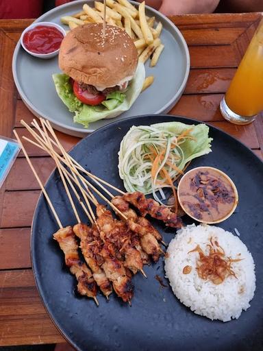 LA CHILL BAR & RESTAURANT - SENGGIGI, LOMBOK