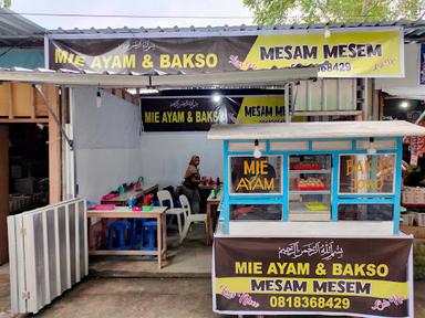 MIE AYAM DAN BAKSO JOWO MESAM MESEM