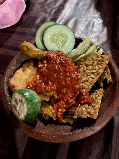 WARUNG LALAPAN ASIKIN