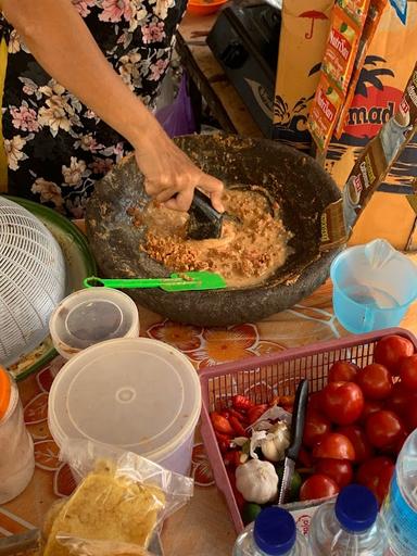 WARUNG SINGGAH GADO GADO &PELECING MPOK DIJE