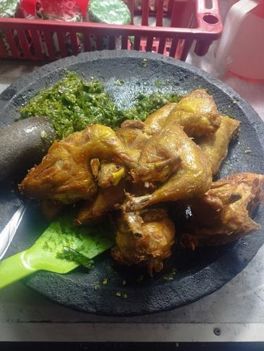 AYAM PENYET SAMBAL IJO MAS UNET