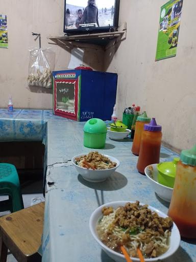 MIE AYAM & BAKSO MAS KINO