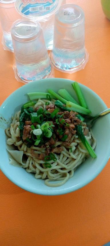 MIE AYAM BENGKEL WARUNG GANTUNG