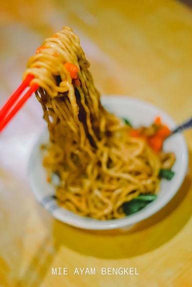 MIE AYAM BENGKEL WARUNG GANTUNG