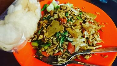 NASI GORENG GILA ADZRIL,BENDA