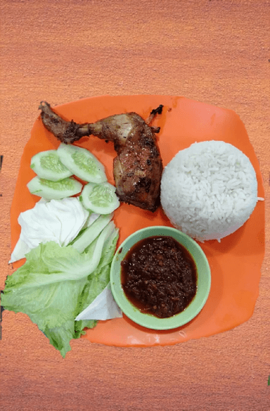 PONDOK AYAM BAKAR 18 IBU NUR