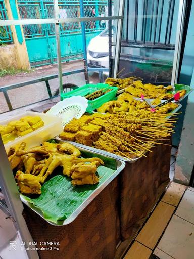 AYAM GORENG NUR RIYADOH