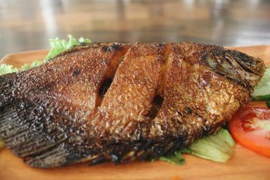 IKAN BAKAR DAN SOP IGA NURI