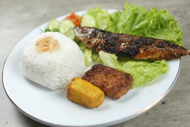 NASI TUTUG ONCOM KEDAI IBU YANI