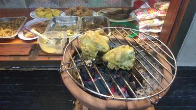 WARUNG NASI ANGKRINGAN EMAK