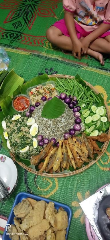 WARUNG OLEH OLEH BATURETNO BU KASI