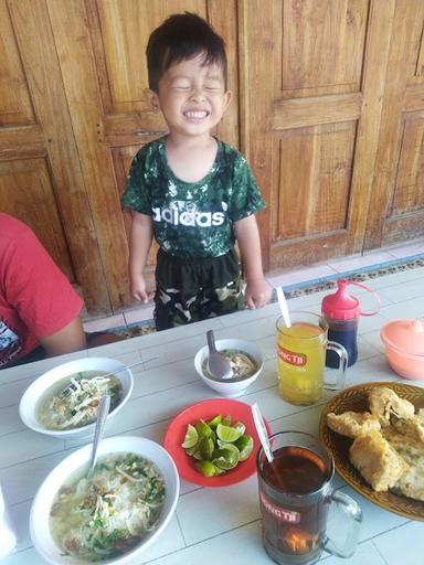 SOTO AYAM YU AMBAR