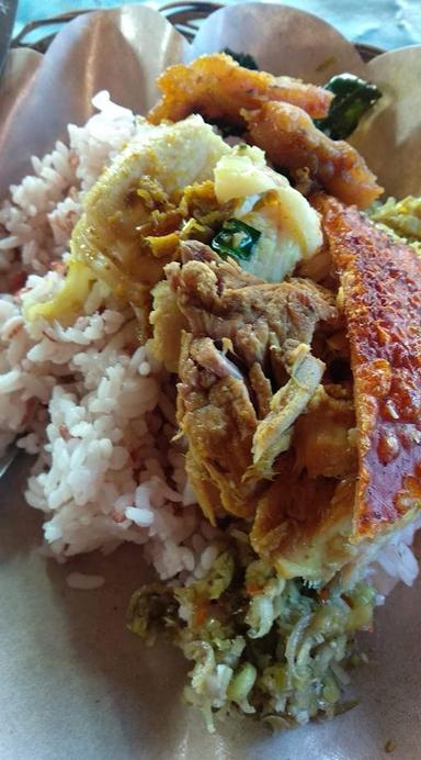 WARUNG NASI BABI GULING PASAR BATURITI