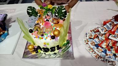 AIYRA HOME CAKE