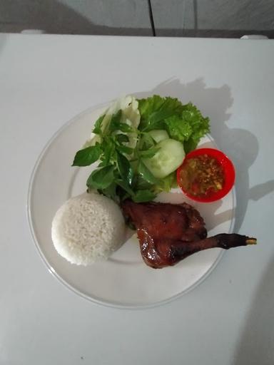 BEBEK & AYAM GORENG TENTREM