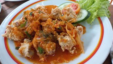 WAROENG SEAFOOD TUMPAH