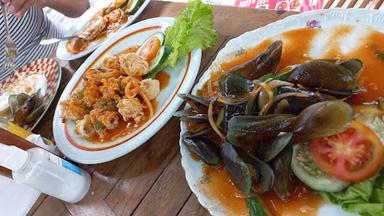 WAROENG SEAFOOD TUMPAH