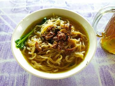 MIE AYAM DAN BAKSO GAJAH MUNGKUR ROWO JOMBOR KRAKITAN