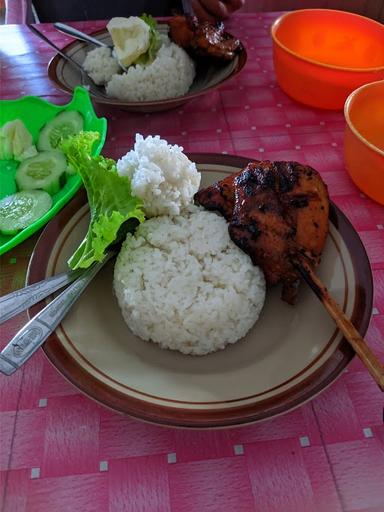 WARUNG MAKAN AYAM BAKAR “HANDAYANI”