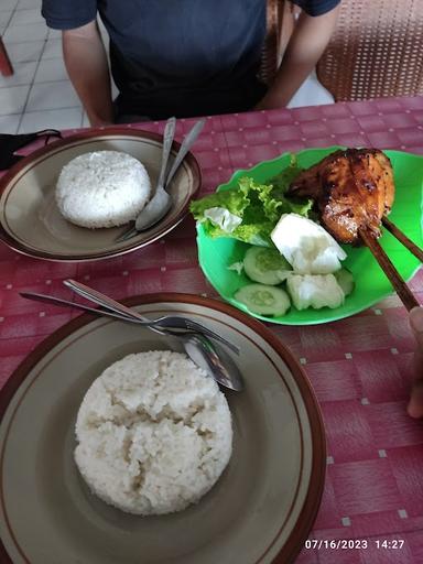 WARUNG MAKAN AYAM BAKAR “HANDAYANI”