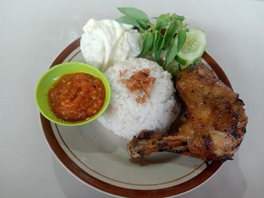 WARUNG MAKAN SAWAH GESANG