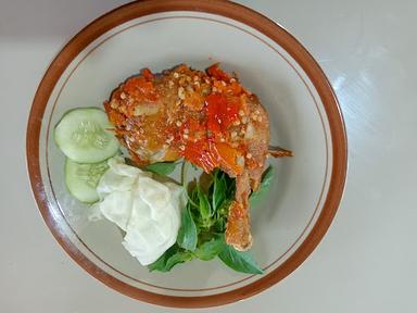 WARUNG MAKAN SAWAH GESANG