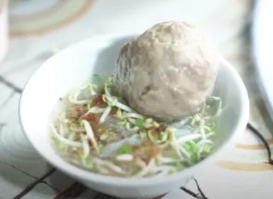 MIE BAKSO & MIE GOROWOK TEH AI