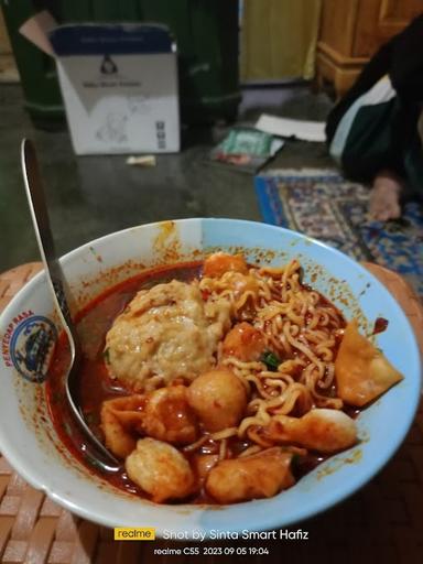 KEDAI SEBLAK RADUG RAYA SEBLAKNA TEH SINTA