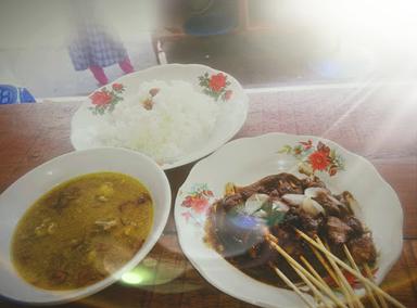 SATE KAMBING SURYA BERKAH BU SUSI DAN BUK MAYA