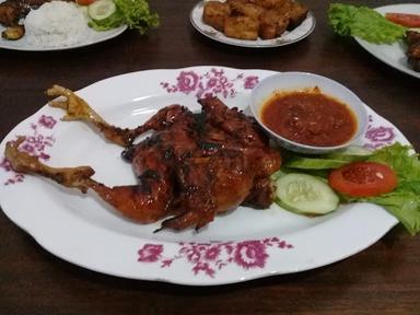 AYAM BAKAR DARA