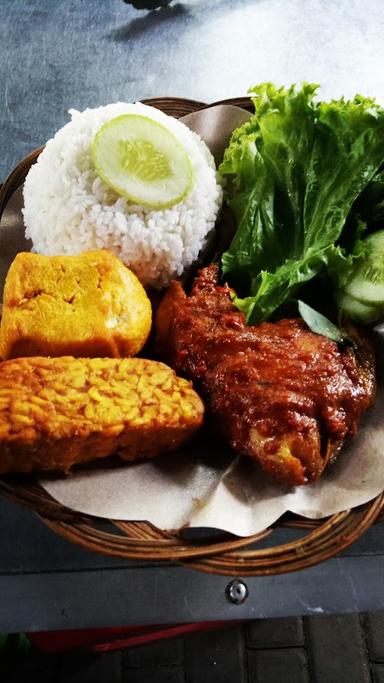 AYAM PENYET IBU NANI