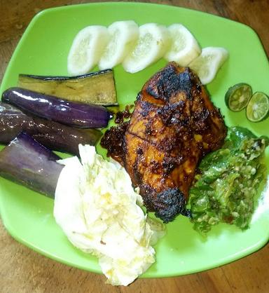 AYAM PENYET SAMBEL IJO MAS DIM