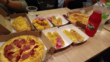 DOMINO'S PIZZA