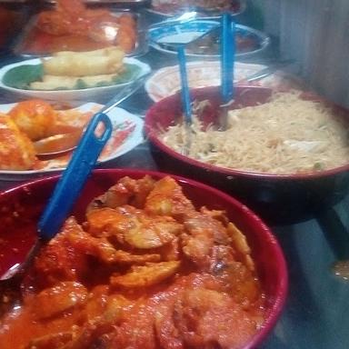 NASI UDUK + LONTONG SAYUR BETAWI JENGKOL BEWE