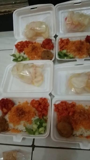 NASI ULAM DAN NASI UDUK SIKEMBAR