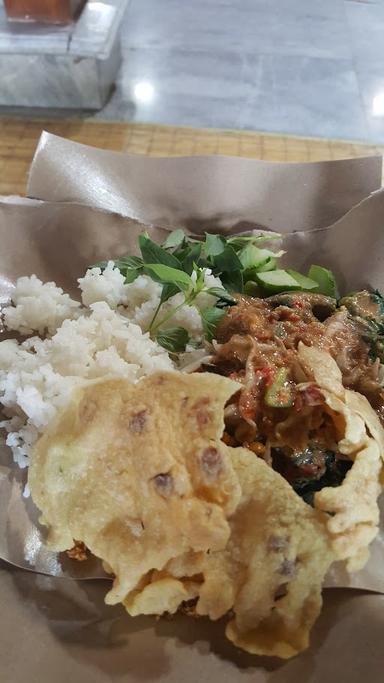 WARUNG NASI RAWON & PECEL MADIUN DECANGKRUKAN