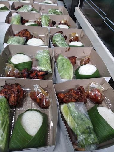 AYAM DAN IKAN BAKAR MADU CACA