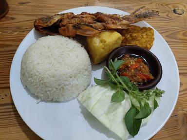 AYAM GEPREK MAS BOIM - BINTARA