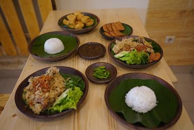 AYAM GORENG KREMES MAESTRO KHAS SOLO CABANG GALAXY