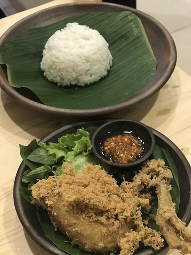 AYAM GORENG KREMES MAESTRO KHAS SOLO CABANG GALAXY