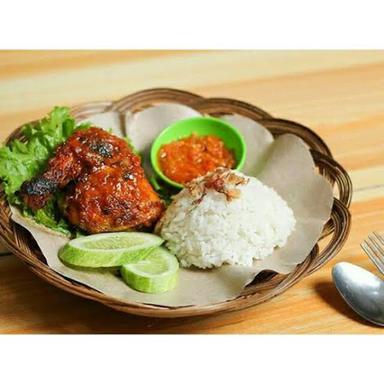 AYAM PENYET BUTO IJO AYUNI