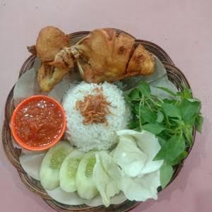 AYAM PENYET BUTO IJO AYUNI