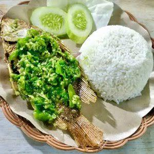 AYAM PENYET BUTO IJO AYUNI