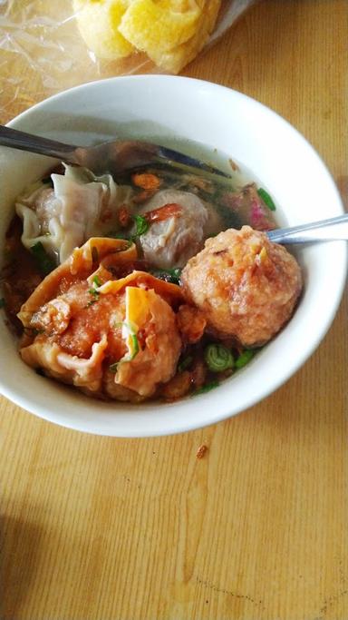 BAKSO BAKWAN MALANG CAK SU KUMIS