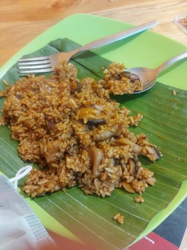 BEBEK GORENG BANG OCEN DAN NASI GORENG BABAT